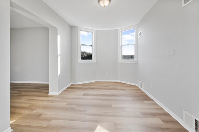 Foto del edificio - 3726 N Troy St
