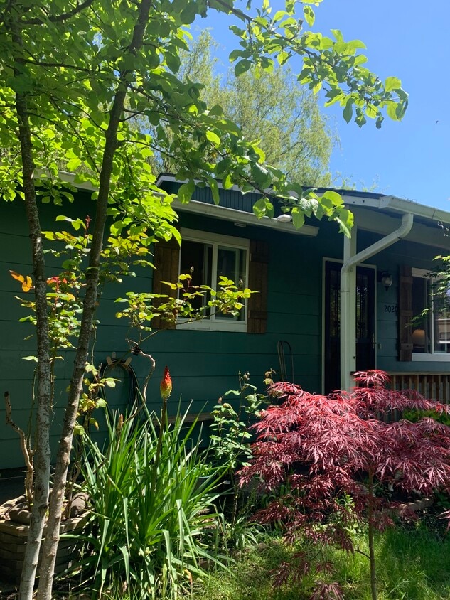 Primary Photo - 2020 SW 196th Ave
