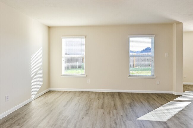 Foto del edificio - 715 North Ella Creek Drive