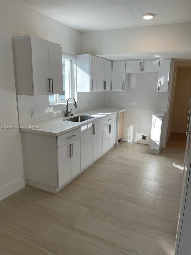 Foto del edificio - 556 E 12th St