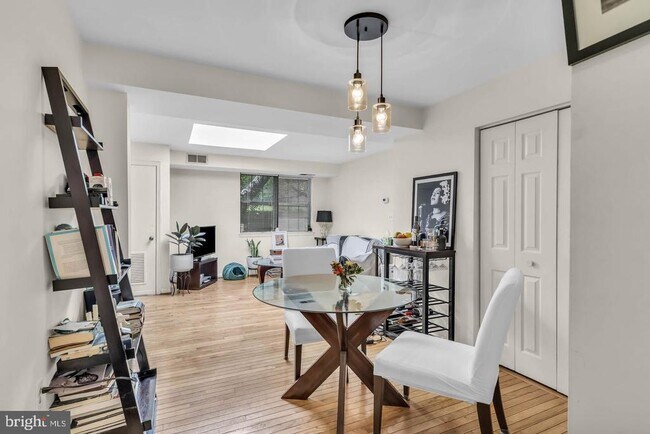 Building Photo - 3040 Pineview Ct NE
