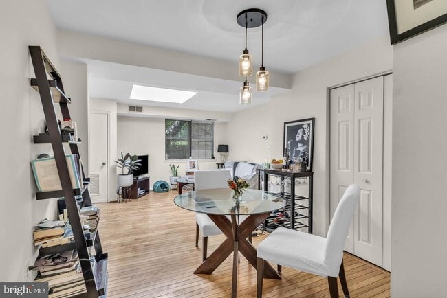 Foto del edificio - 3040 Pineview Ct NE