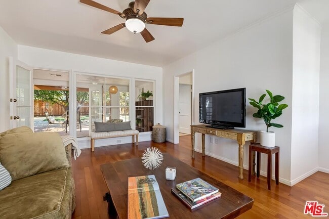 Foto del edificio - 7236 Encino Ave