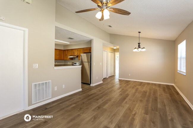 Building Photo - 8338 Century Point Dr S