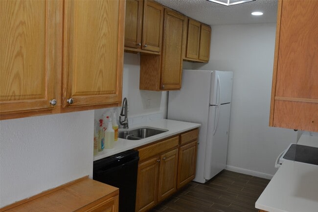 Building Photo - 6343 Glenhagen Dr