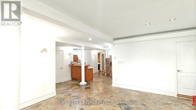 Building Photo - 231 Shaftsbury Ave