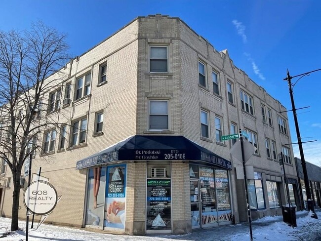 Building Photo - 3148 N Linder Ave