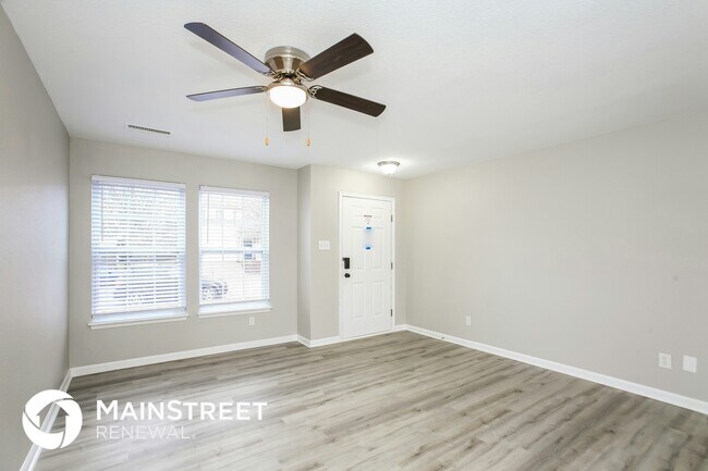 Foto del edificio - 7841 Rose Ln