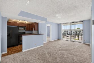 Building Photo - 724 Executive Center Dr
