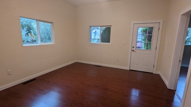 Building Photo - 1034 Bonnie Brae St