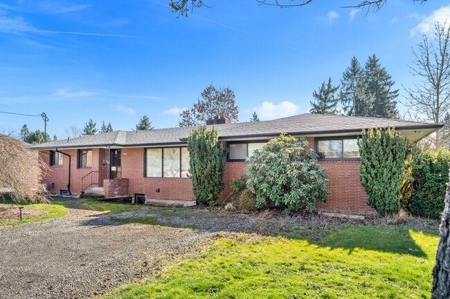 3 Bedroom 3 bath 1 level Mid Century Beauty! - 3 Bedroom 3 bath 1 level Mid Century Beauty! Townhome
