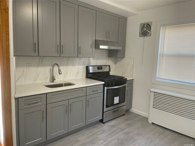 Foto del edificio - 83-27 255th St