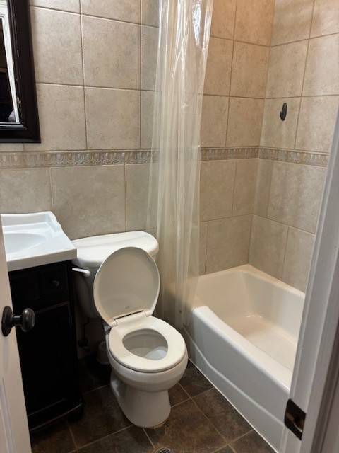 Building Photo - 114 Collyer Ave