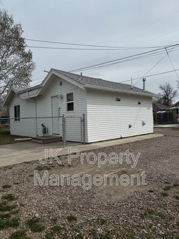 Building Photo - 1824 6th Ave N