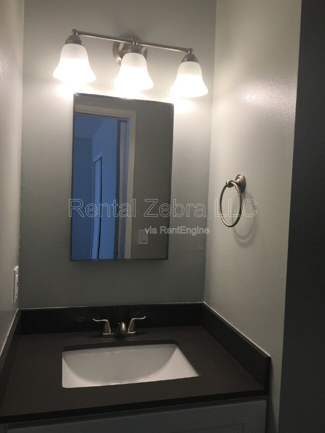Foto del edificio - 909 Breton Dr