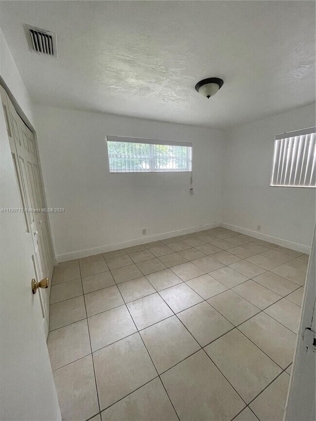 Foto del edificio - 1351 8th St