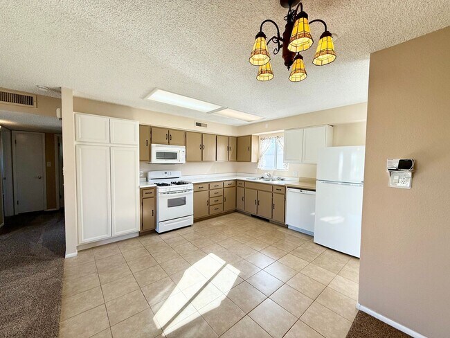 Building Photo - 3 Bed / 2 Bath Home In Prescott Valley!