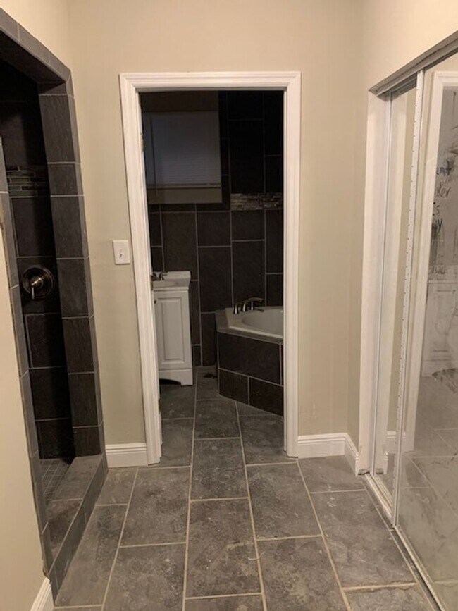 Foto del edificio - 3 bedroom 3 bath house in Midtown!! Available July 2026!