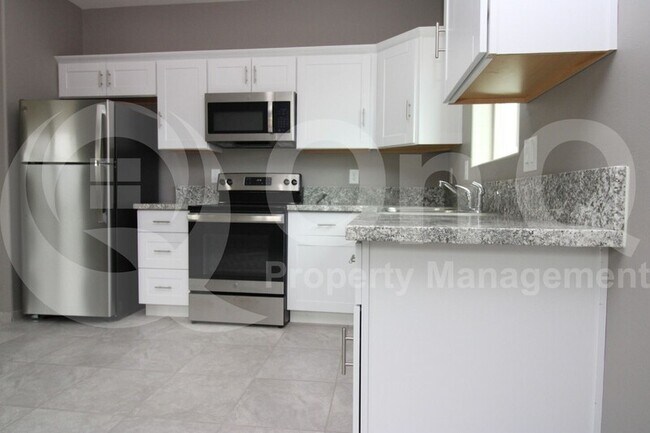 Building Photo - 433 E Navajo Rd