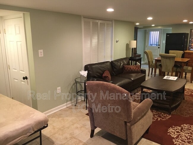 Foto del edificio - 813 10th St NE