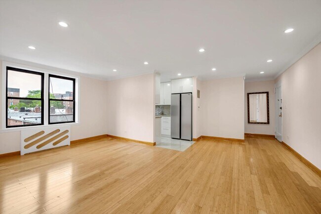 Foto del edificio - 65-30-65108 108th St