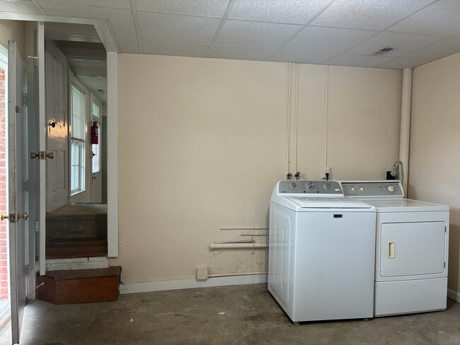 Building Photo - 164 S River St