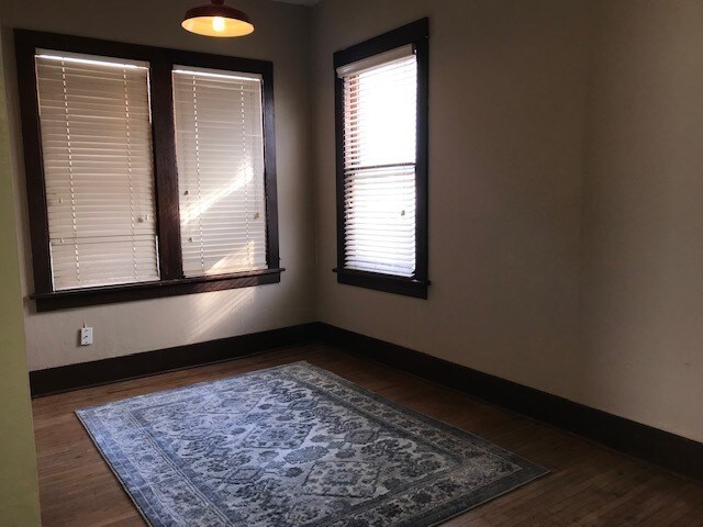 Foto del edificio - Four bedroom two bathroom house for rent.