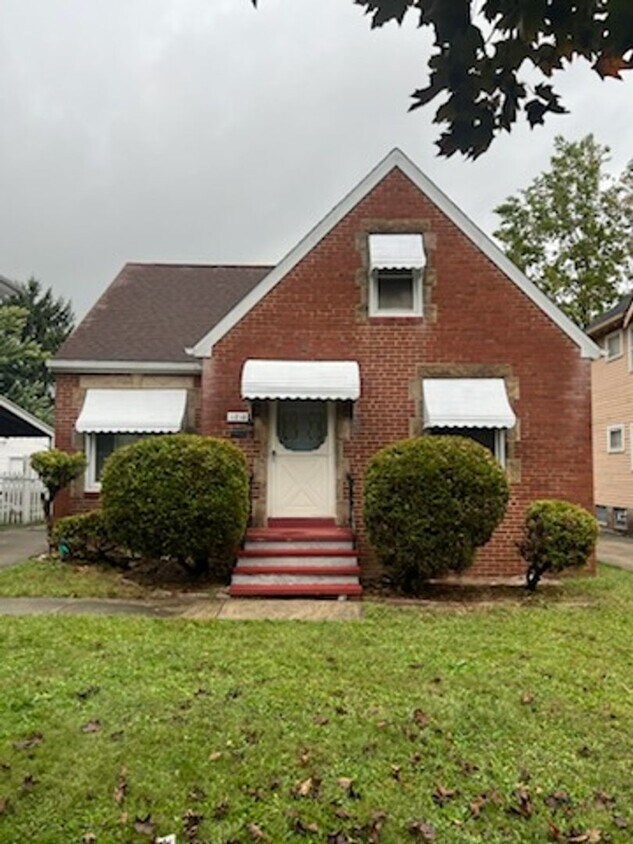 Primary Photo - Spacious 3-Bedroom, 2-Bath Bungalow with G...