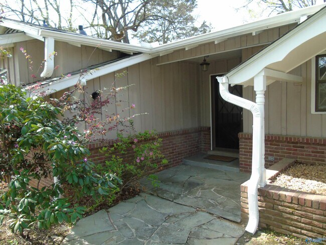Foto del edificio - 2504 Maysville Cir NE