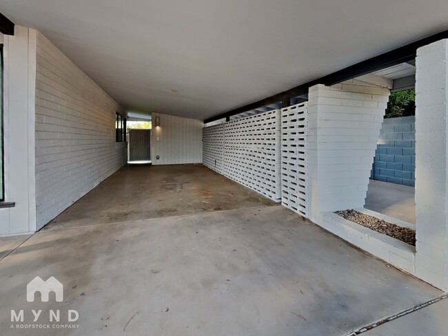 Building Photo - 4519 E Earll Dr