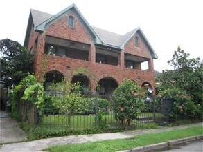 Building Photo - 320 W Polk St