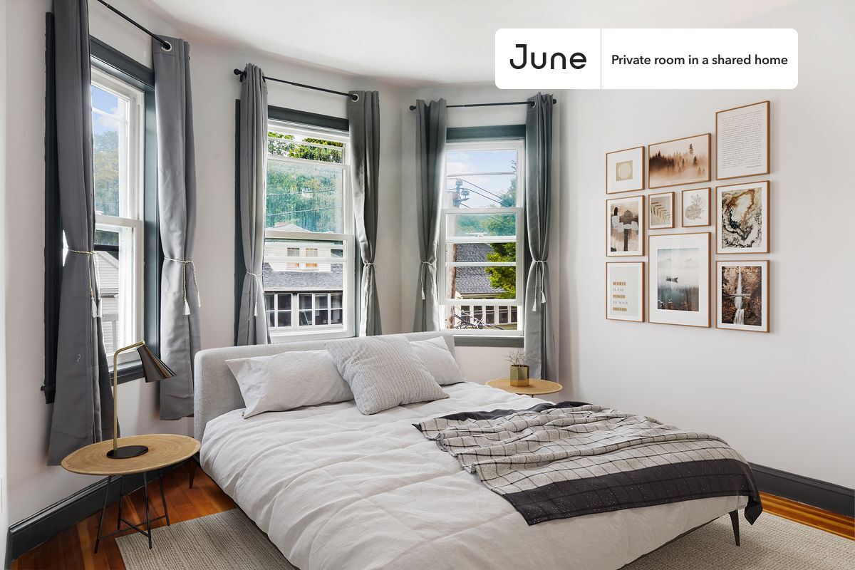 Foto principal - Private bedroom in 4 bed/2 bath Home