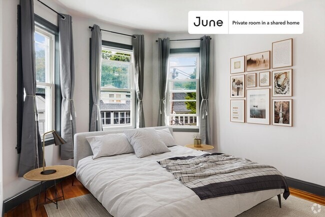Building Photo - Private bedroom in 4 bed/2 bath Home