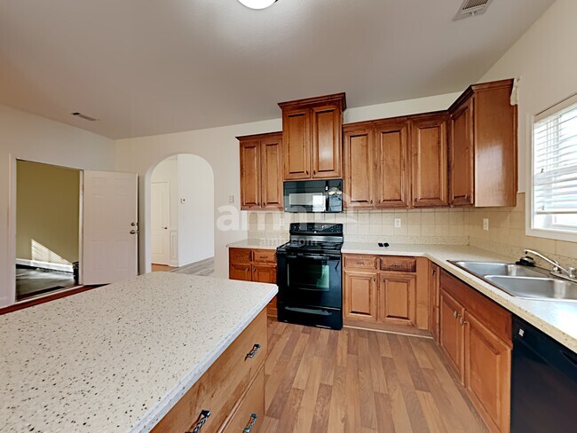 Building Photo - 901 Vandiver Court