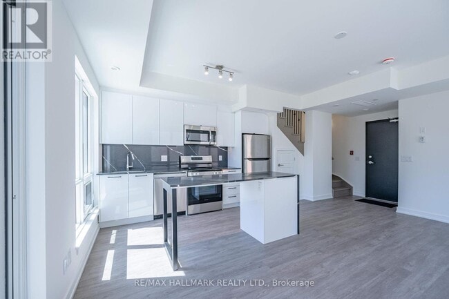 Building Photo - 861-861 Sheppard Ave W