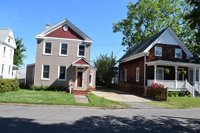 Building Photo - 355 Creek Ave