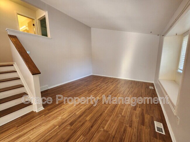 Foto del edificio - 3300 Queen Ct