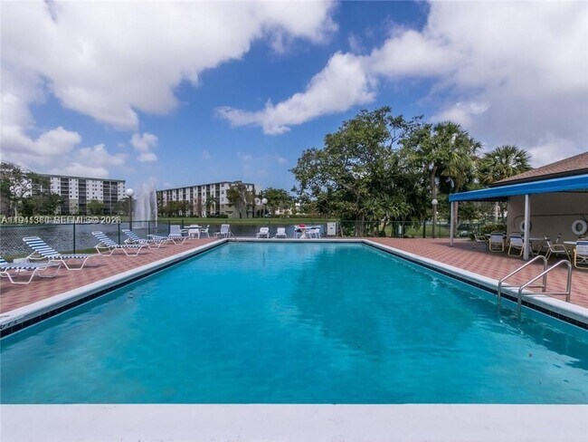 Foto del edificio - 2316 S Cypress Bend Dr