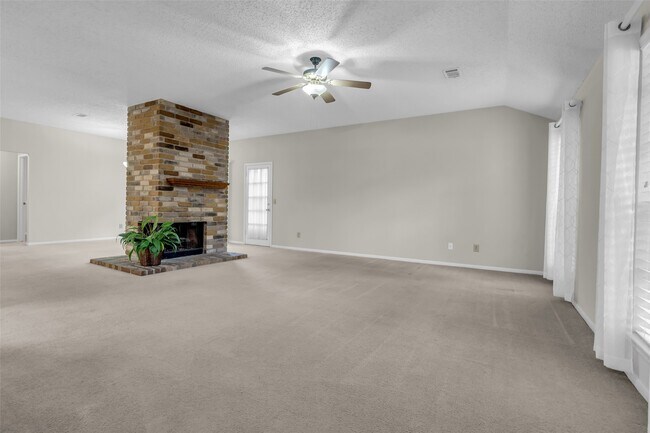 Foto del edificio - 10 Treadwell Ct