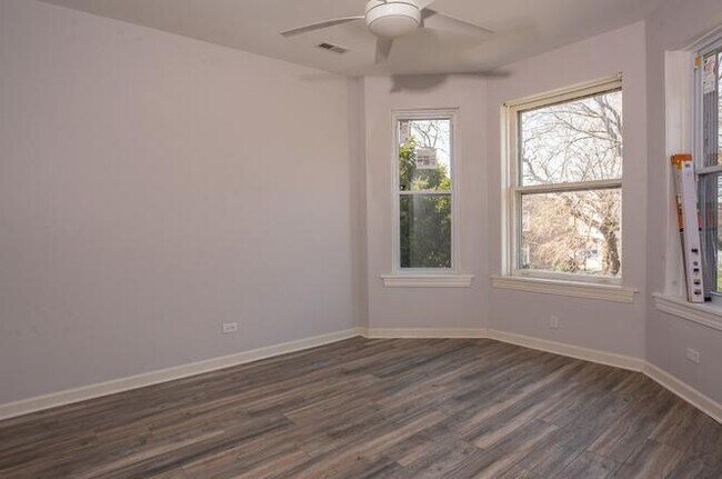 Foto del edificio - 1427 E 69th Pl