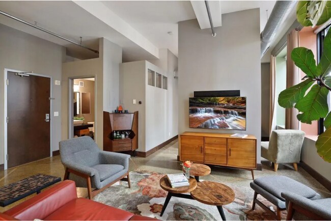 Foto del edificio - Historic Lowry Condo For Rent!!!