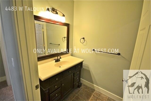 Building Photo - Lovely 4 Bedroom Daybreak Basement Unit! N...