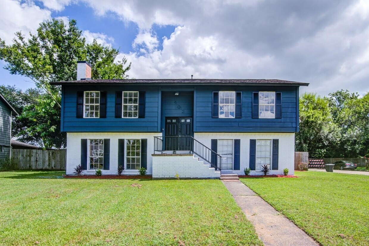 Foto principal - 402 Tresvant Dr