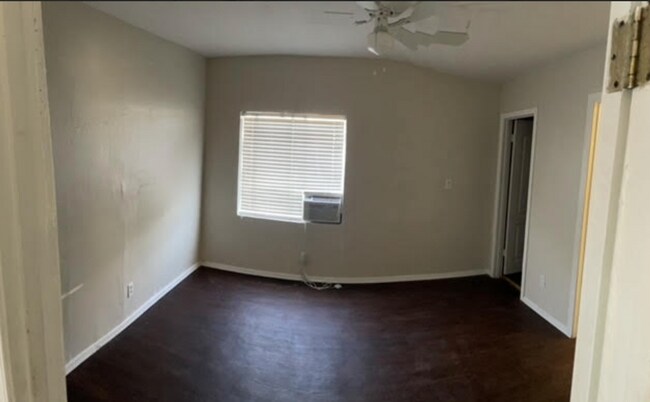 Foto del edificio - OPEN HOUSE WEDNESDAY AUGUST 6TH FROM 2PM T...