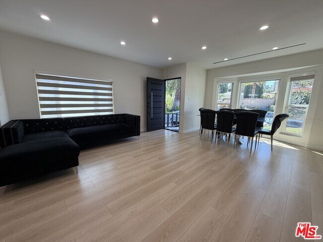 Foto del edificio - 8561 Kyle St