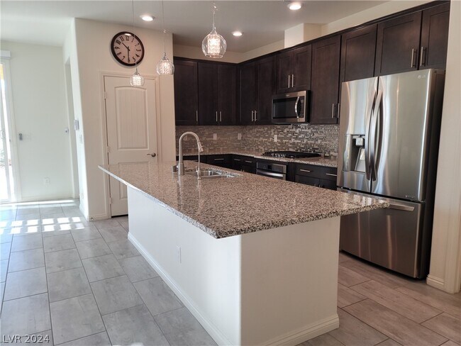 Foto del edificio - 9149 Cocowoods Pl
