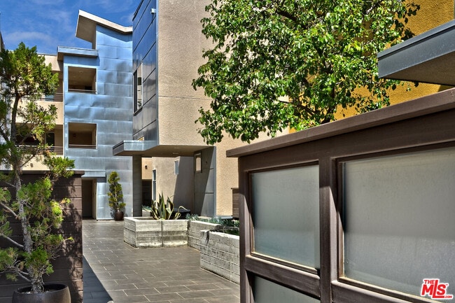 Foto del edificio - 11815 Laurelwood Dr