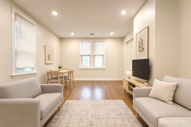 Foto del edificio - 152 Maple Ave