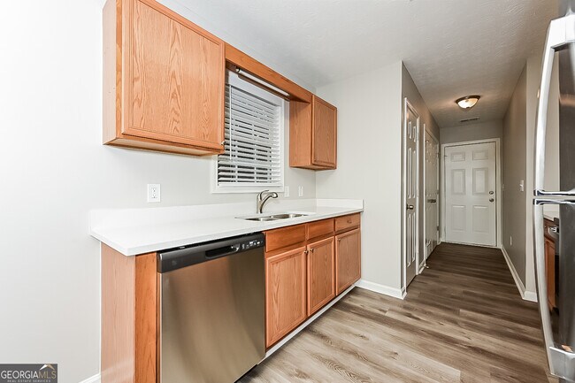 Foto del edificio - 8198 Sterling Ln