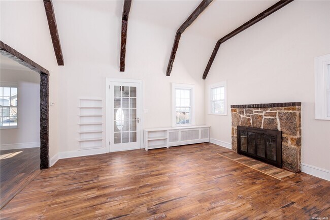 Foto del edificio - 558 E Market St